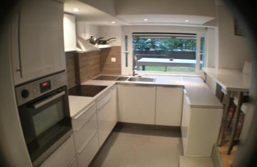 Amarousion Apartment | BRIGHT MEZZANINE FLAT WITH GARDEN