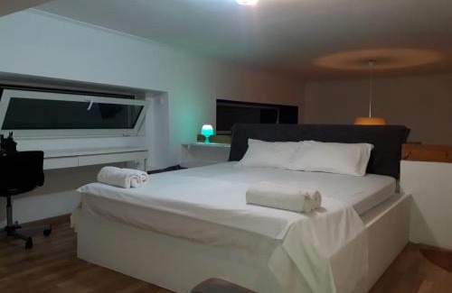 Amarousion Apartment | BRIGHT MEZZANINE FLAT WITH GARDEN