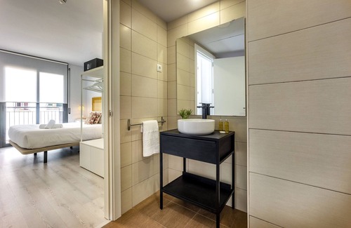 Collblanc y La Torrassa Apartment | Bright & modern 2 bedroom apartment in Hospitalet