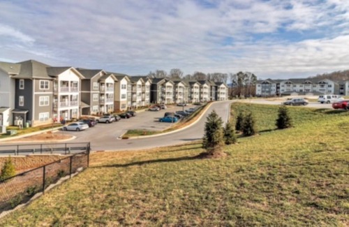 Arden Apartment | Bright/Modern 2 bedroom/KingBed/12min to Asheville