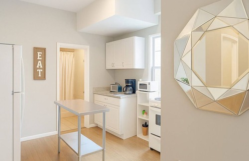 Logan Square Apartment | Bright & Modern 3BR/1BA in Logan Square