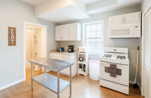 Logan Square Apartment | Bright & Modern 3BR/1BA in Logan Square