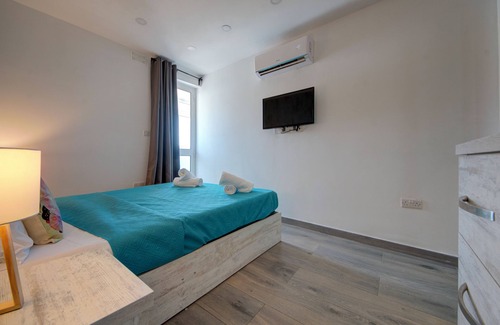 Marsa Apartment | Bright, Modern and centrally located 2-bd Top Floor Pth
