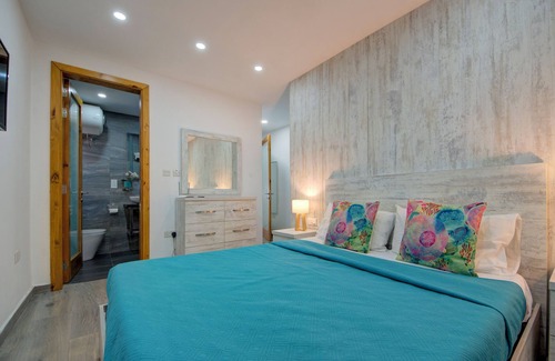 Marsa Apartment | Bright, Modern and centrally located 2-bd Top Floor Pth