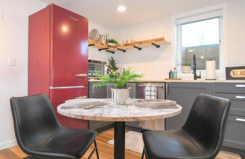 Downtown Vancouver Apartment | Bright & Modern Basement Apartment Dt N'hood