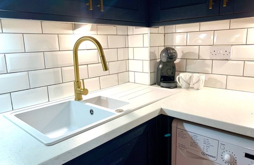 Twickenham Riverside Apartment | Bright modern flat in central Twickenham