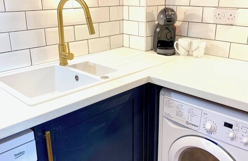 Twickenham Riverside Apartment | Bright modern flat in central Twickenham