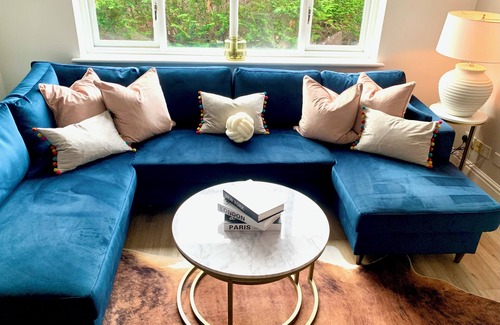 Twickenham Riverside Apartment | Bright modern flat in central Twickenham