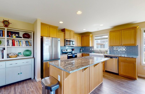 Waldport House | Bright, modern home with great ocean views & deck - walk to the beach