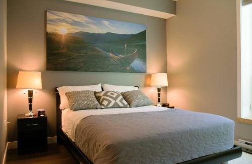 Whitehorse Apartment | Bright Modern Stylish Condo in heart of Downtown (Center)