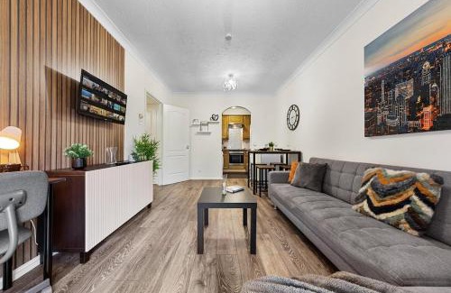 New Cross Apartment | Bright modern suite near tower bridge