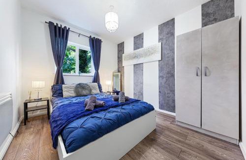 New Cross Apartment | Bright modern suite near tower bridge