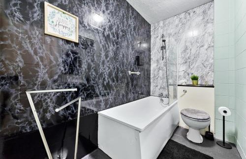 New Cross Apartment | Bright modern suite near tower bridge
