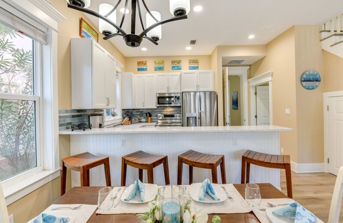 Miramar Beach House | Bright & Modern Townhome: Steps to Miramar Beach!