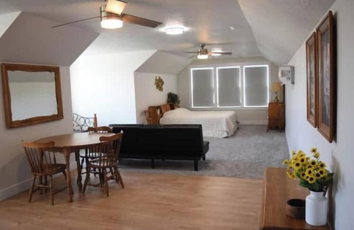 Nampa House | Bright, new country guesthouse - entire, separate apartment to yourself!