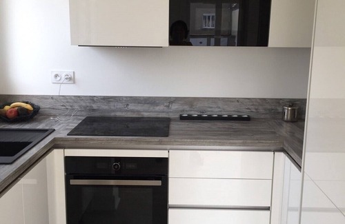 Normandy Landing Beaches Apartment | Bright new apartment in waterfront building