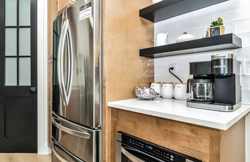 South Venice House | Bright New Home Family Oasis Near the Shore