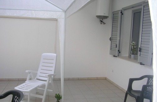 Lido Conchiglie Apartment | BRIGHT NEW BASEMENT WITH GARDEN 4 PLACES