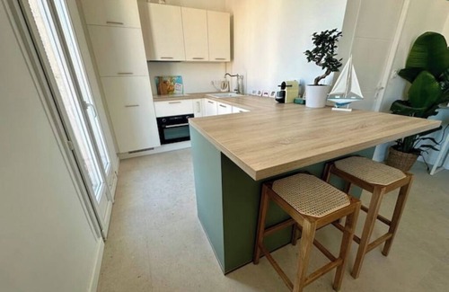 Carnot Apartment | Bright new T2 Cannes, near Palais des Festivals & beaches, balcony, parking