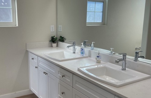 Santa Maria House | Bright Newly Built Home with Patio