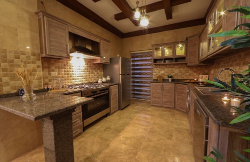Amman Apartment | BRIGHT, NEWLY FURNISHED, AND FULLY EQUIPPED 3BR *dynamic location*