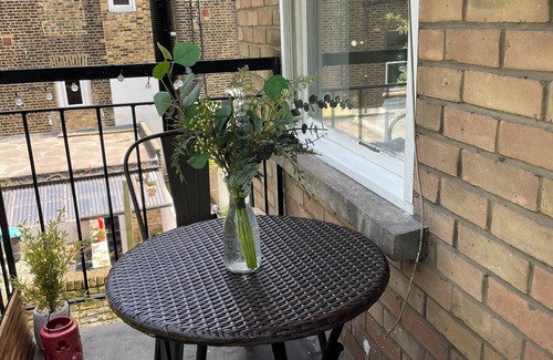 New Cross Apartment | Bright newly refurbished modern 1 bedroom flat