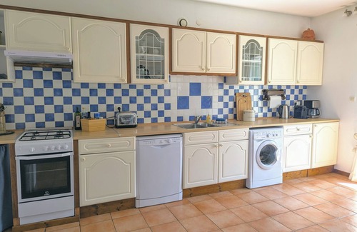 Vesly Cottage | Bright open plan barn conversion sleeps 8 - shared pool & tennis, dogs welcome