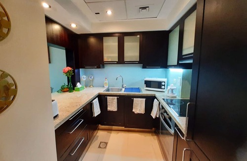 Jumeira 3 Apartment | Bright Open Plan Flat★Central DXB★Large Private Terrace Garden★Great Canal Views
