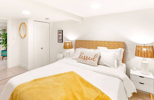 Greenwood House | Bright, Peaceful Retreat in Iconic Seattle Neighborhood