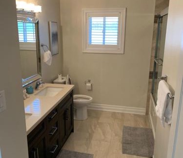 Mississauga House | Bright Private Single Bedroom Q33