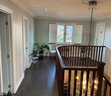 Mississauga House | Bright Private Single Bedroom Q33