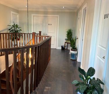 Mississauga House | Bright Private Single Bedroom Q33