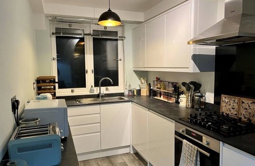 St. Pancras Apartment | Bright/Quiet 2BR Gem near Kings Cross