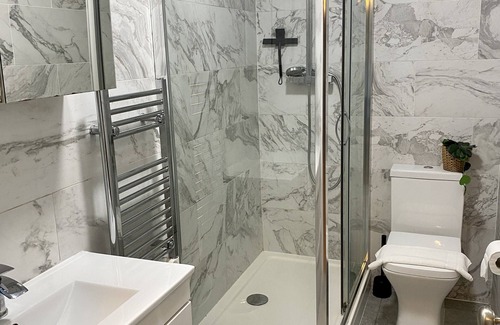 St. Pancras Apartment | Bright/Quiet 2BR Gem near Kings Cross