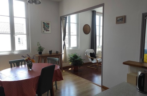 Rochefort Apartment | Bright, quiet 53 m2 apartment, conveniently located (port/market/royal harbor)