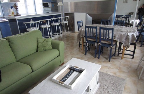 Le Treport Apartment | BRIGHT, QUIET APARTMENT FACING THE PORT