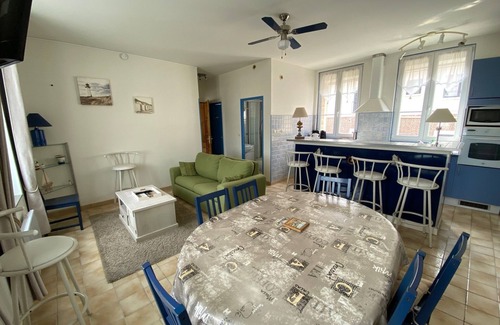 Le Treport Apartment | BRIGHT, QUIET APARTMENT FACING THE PORT
