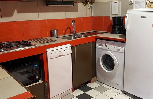 Hotel de Ville Apartment | Bright, quiet gîte, 7-minute walk from RER A station, close to Paris 2, 4 or 5-person family.