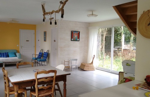 Groix House | Bright, quiet house