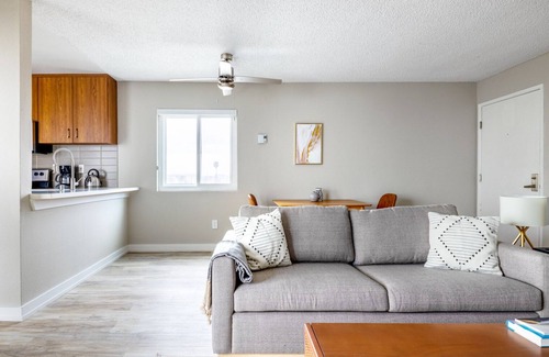 South Redondo Apartment | Bright Redondo Beach 1BR w/Pool, Gym, 1 block from beach, by Blueground