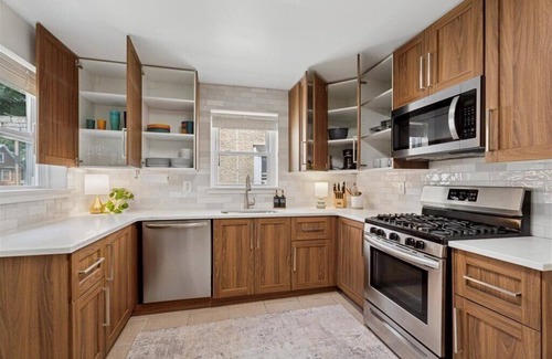 Ardmore House | Bright, renovated, spacious and on the Main Line!
