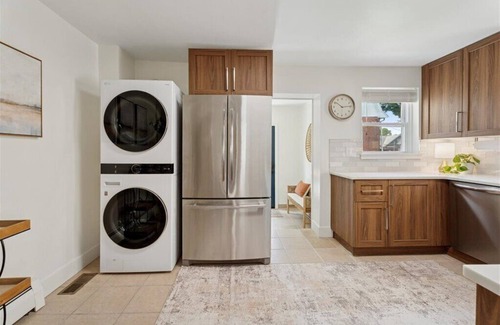 Ardmore House | Bright, renovated, spacious and on the Main Line!