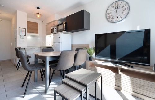 Serignan Villa | Bright Retreat Near Beach