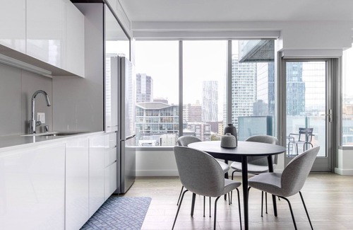 South Beach Apartment | Bright Rincon Hill 2BR w/Rooftop, Hot Tub, nr. SV, by Blueground