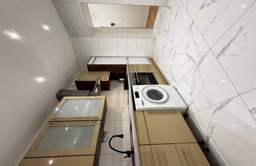 Liesing Apartment | Bright Room | 4BR Apt by Alterlaa Station