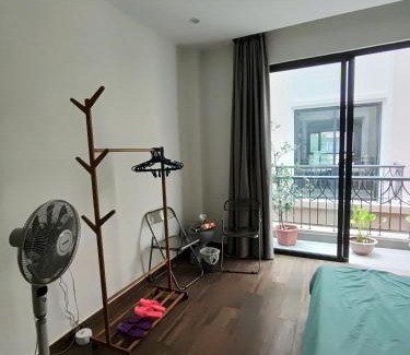 Long Hung House | Bright Room in Quiet Area