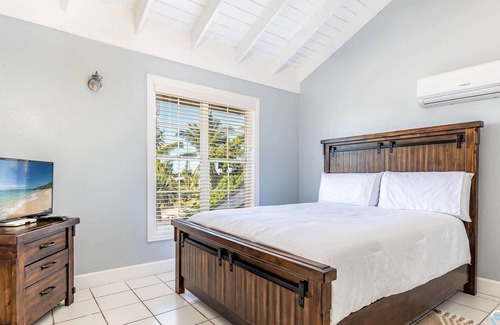 Bottle Creek Apartment | Bright & Roomie Bottle Creek APT w/Sunrise Balcony