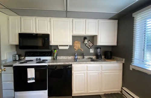 Fairbanks House | Bright & Roomy 2 Bedroom