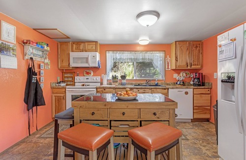 Bandon House | Bright & roomy beach home w/a furnished deck & ocean access