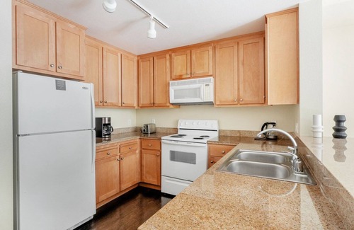 San Bruno Apartment | Bright San Bruno 2BR w/Pool, Spa & Gym, nr Groceries, by Blueground